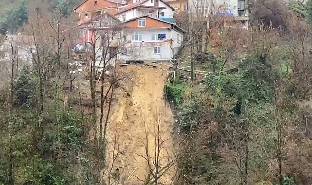3 gün önce boşaltılan evin heyelanda bahçe duvarı çöktü