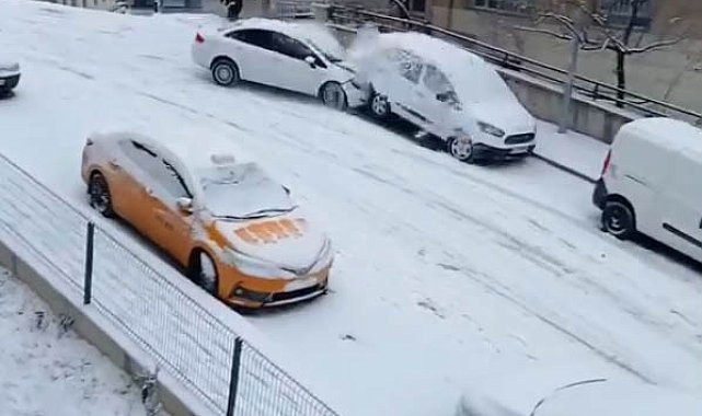 Ankara'nın yüksek kesimlerine kar yağdı