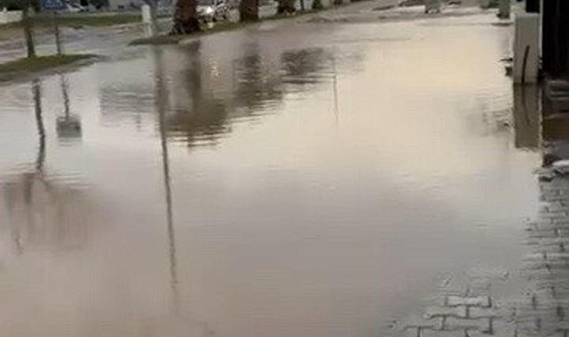 Aydın'da sağanak; yollar göle döndü