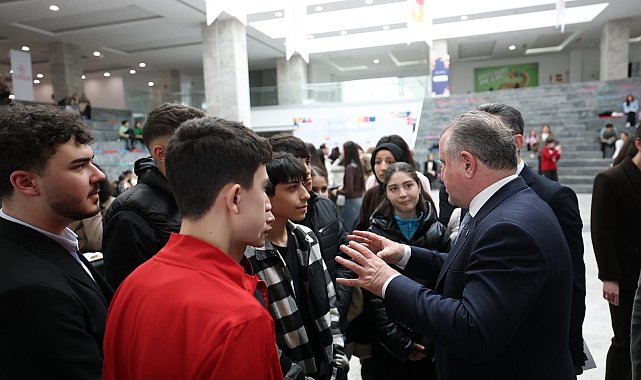 Bakan Bak: Gençlerimizle sürekli etkileşim içindeyiz