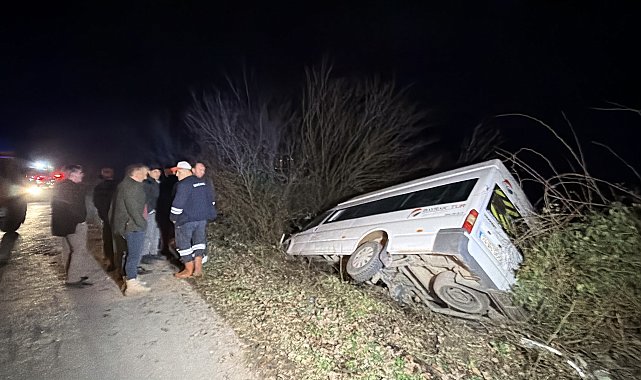 Bartın'da minibüs şarampole devrildi; 4 yaralı