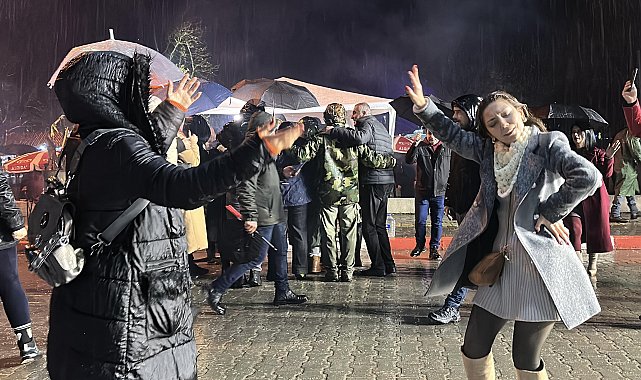 Bin yıllık Balkan geleneği 'Koleda', renkli görüntülerle kutlanıyor