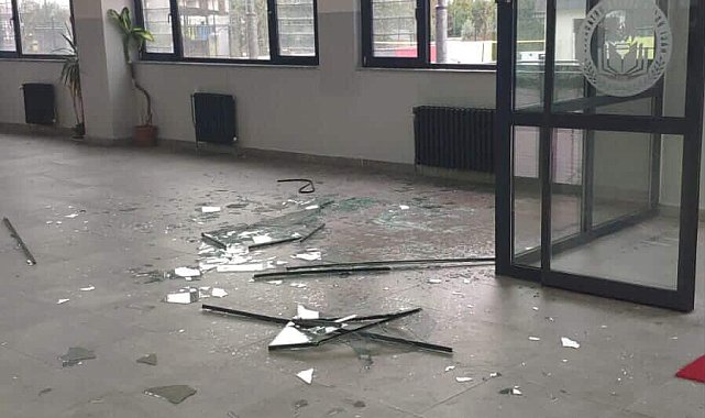 Bursa'da fırtına ve kuvvetli yağış; çatılar uçtu, deniz taştı