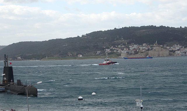 Çanakkale Boğazı fırtına nedeniyle çift yönlü trafiğe kapatıldı
