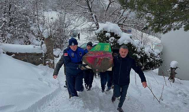 Damla'yı, ailesine ulaşılamayınca ilçe protokolü ve vatandaşlar toprağa verdi