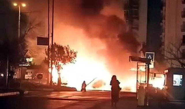 İstanbul - Avcılar'da İETT otobüsü alev alev yandı