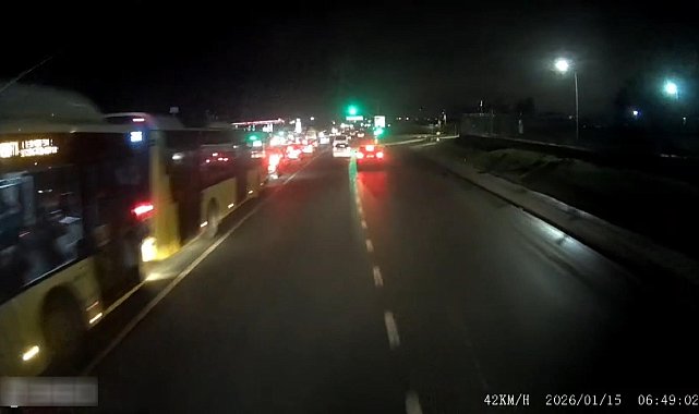İstanbul - Başakşehir'de 3 İETT otobüsü çarpıştı; yaralılar var - 2 Görüntü ve foto eklendi