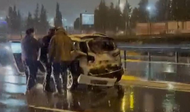 İstanbul - Beylikdüzü'nde iki otomobil çarpıştı: 2 yaralı