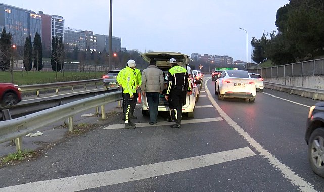 İstanbul- İstanbul'da dronlu 'Taralı Alan' denetimi; 11 sürücüye 29 bin lira ceza