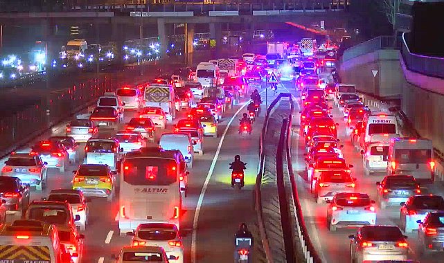 İstanbul - İstanbul'da trafik yoğunluğu yüzde 87'ye ulaştı