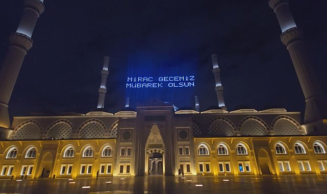İstanbul - Miraç Kandili Sultanahmet ve Çamlıca'da dualarla idrak edildi