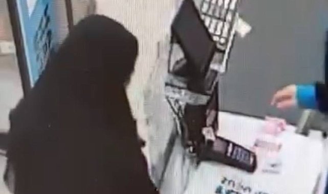 İstanbul - Sultangazi'de market çalışanının cep telefonunu çaldı, alışverip yapıp kaçtı; hırsızlık kamerada