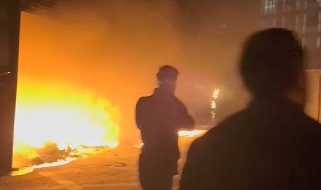 İstanbul - Sultangazi'de mobilyacılar sitesindeki yangın söndürüldü