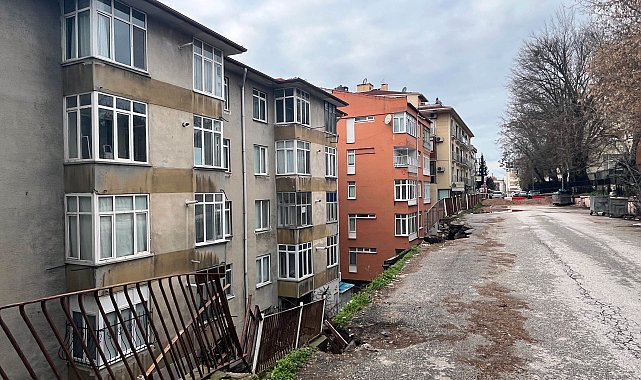 İstinat duvarı çöktü, 2 bloklu bina tahliye edildi