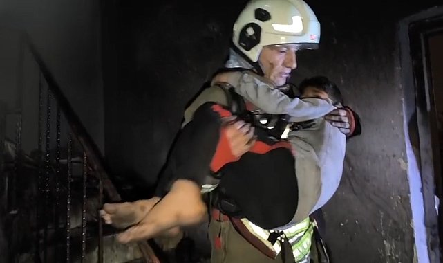 İtfaiye, yangında dumandan etkilenen 5'i çocuk 7 kişiyi kurtardı
