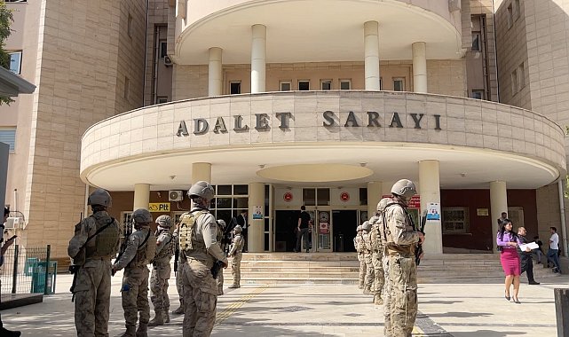 Kaçak göçmenlere sahte evrak düzenleyen şebekeye operasyon: 20 gözaltı