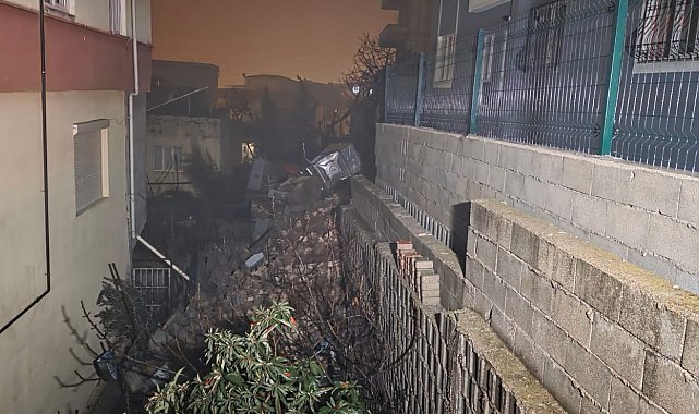 Kahramanmaraş'ta istinat duvarı yıkıldı; 1 apartman ve 3 ev boşaltıldı