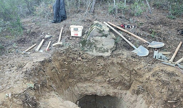 Karacasu'da kaçak kazıya jandarmadan suçüstü; 5 gözaltı