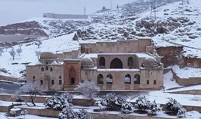 Karla kaplı Kasımiye Medresesi, dronla görüntülendi