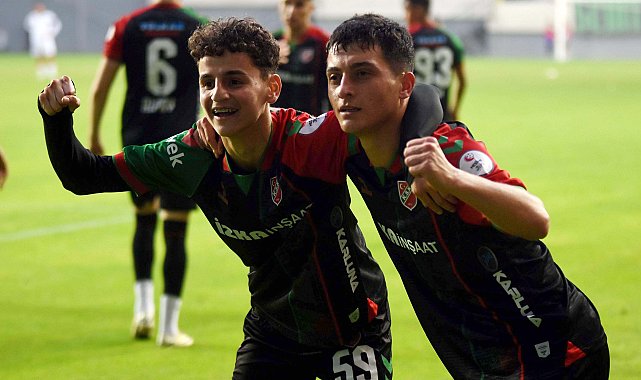 Karşıyaka evinde moral arıyor