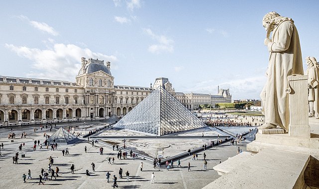 Louvre Müzesi grev nedeniyle ziyarete kapatıldı