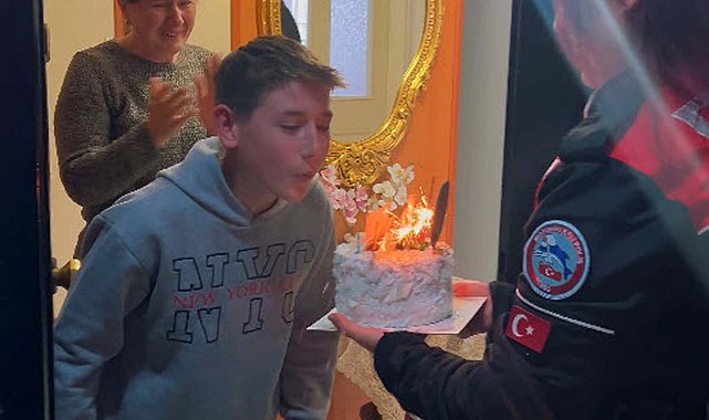 Motorize polis ekibinden merhum silah arkadaşlarının çocuğuna sürpriz kutlama