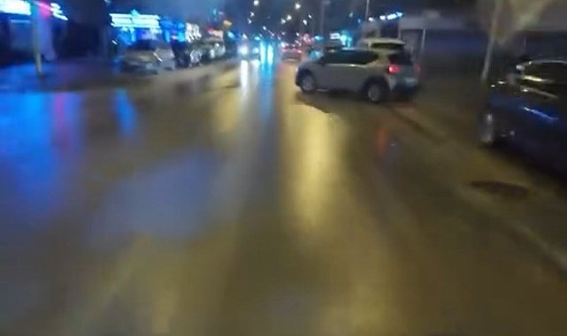 Motosikletin aniden yola çıkan cipe çarptığı kaza kask kamerasında