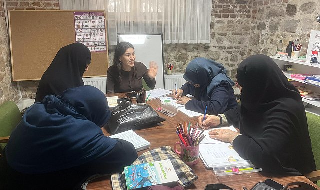 Muhtar Gülden, mahallesindeki kadınlara hayalini kurduğu 'okuma yazma' kursu açtı
