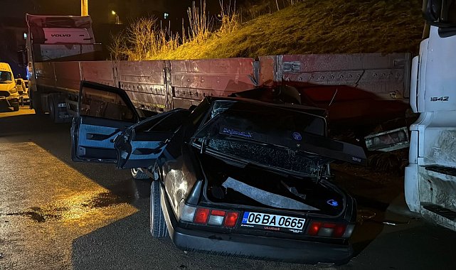 Otomobil, park halindeki TIR'a çarptı: 1'i ağır, 2 yaralı