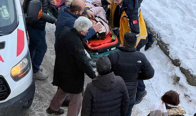 Servis beklerken başına buz sarkıtı düşen öğrenci ağır yaralandı
