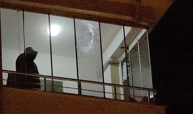 Yorgun mermi 5'inci kattaki dairenin balkonuna isabet etti