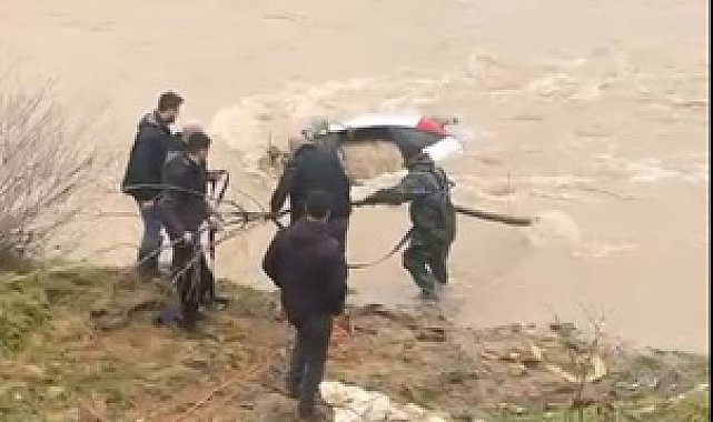 Bolu'da otomobil dereye uçtu