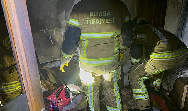 Bursa'da 2 katlı binada çıkan yangın söndürüldü