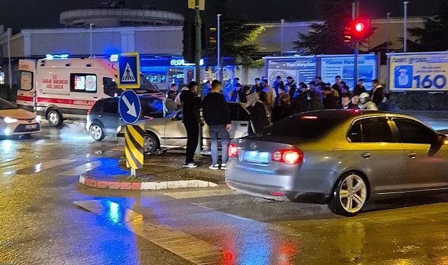 Bursa'da otomobil yayalara çarptı: 1 yaralı