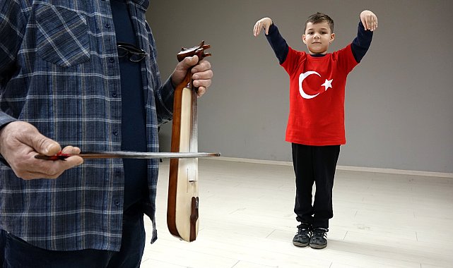 Cumhurbaşkanı Erdoğan ve eşinin horonunu ilgiyle izlediği Talha: Çok mutluyum