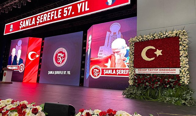 Cumhurbaşkanı Erdoğan'dan Bahçeli'ye Türk bayrağı motifli tebrik çiçeği