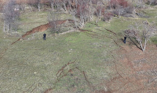 Heyelan yaşanan köyde detaylı inceleme, tahliye gündemde