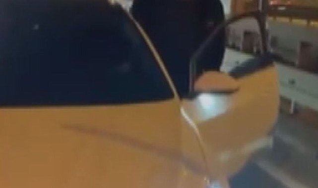 İstanbul - Beylikdüzü'nde trafikte tartışan iki sürücü kamerada