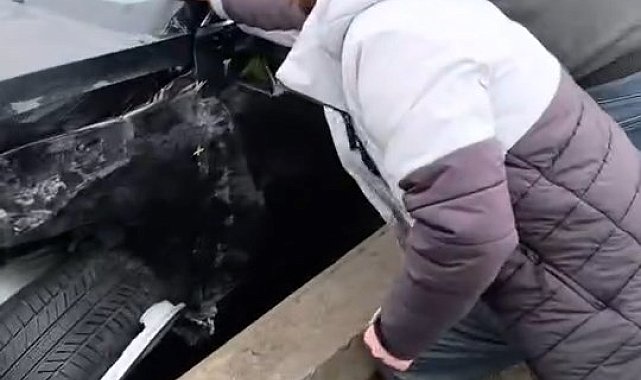 İstanbul- Çekmeköy'de gişelerde beton bariyere çarpan otomobilin sürücüsü yaralandı