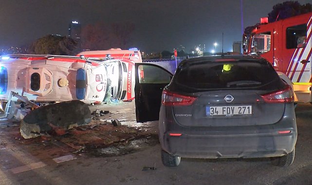 İstanbul - Kartal'da ambulans ile cip kafa kafaya çarpıştı: 2'si sağlık personeli 3 yaralı