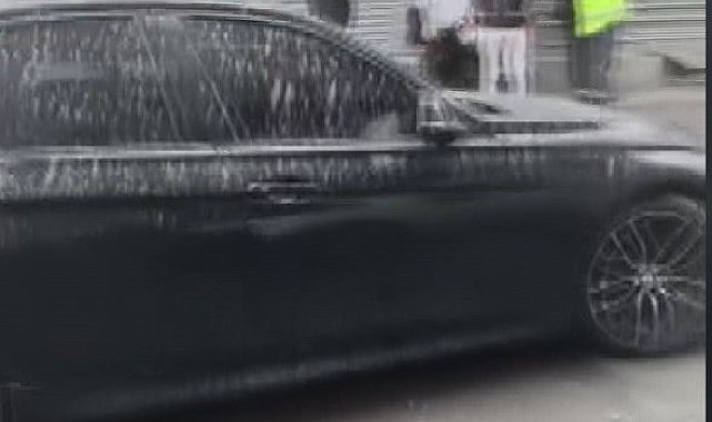 İstanbul- Sultangazi'de beton pompasının borusu patladı; 2 apartman ve 3 araç betonla kaplandı