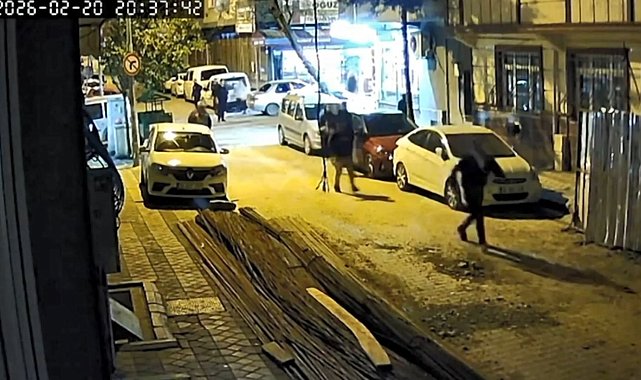 İstanbul- Sultangazi'de yol verme kavgasını çekmek isteyen kadın darbedildi: 2 Yaralı
