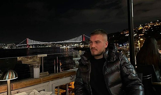 İzmir'de direğe çarpan motosikletin sürücüsü öldü