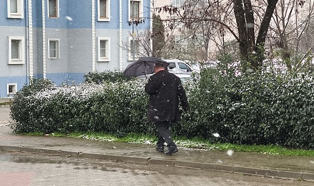 Keşan'da kar yağışı etkili oluyor