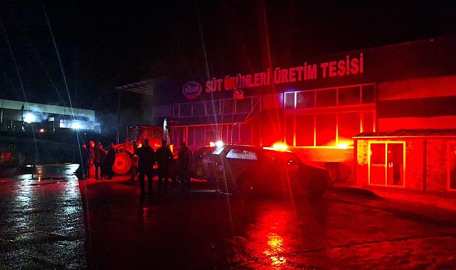 Kırklareli'de süt ürünleri üretim tesisi deposunda yangın