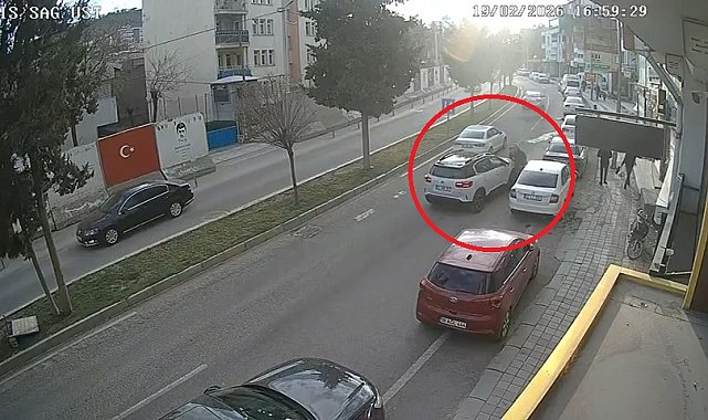 Mardin'de cipin çarptığı öğretmen yaralandı; kaza kamerada
