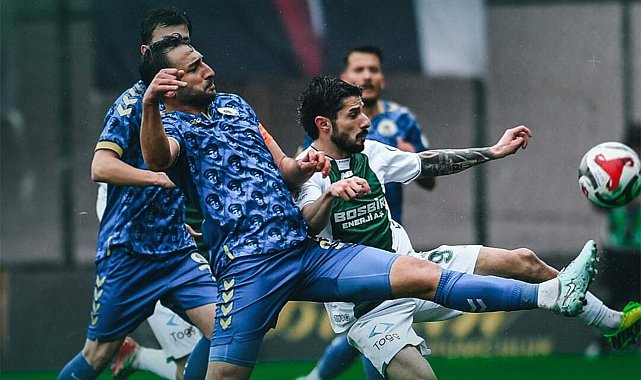 Menemen FK Play-Off'tan kopuyor