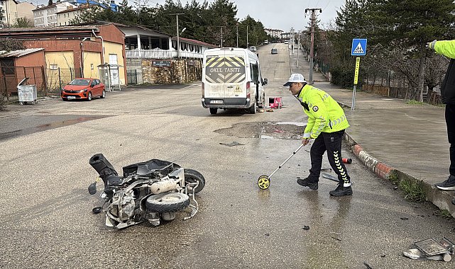Minibüs ile çarpışan motosikletin sürücüsü öldü