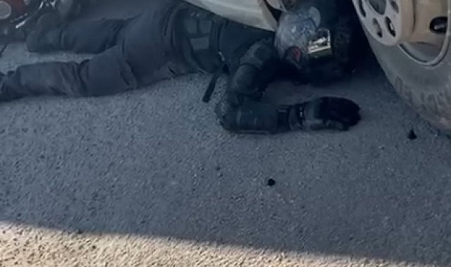 Motosikleti ile TIR'ın altında kalıp sıkışan kurye: Ekipmanlarım sayesinde hayattayım