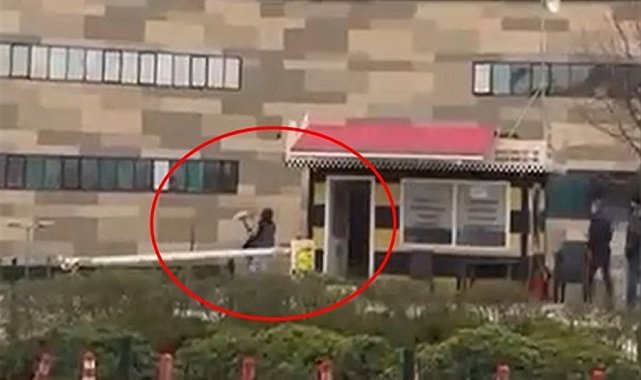 Taksiye binemediği için durağın camlarını kıran kadın serbest bırakıldı